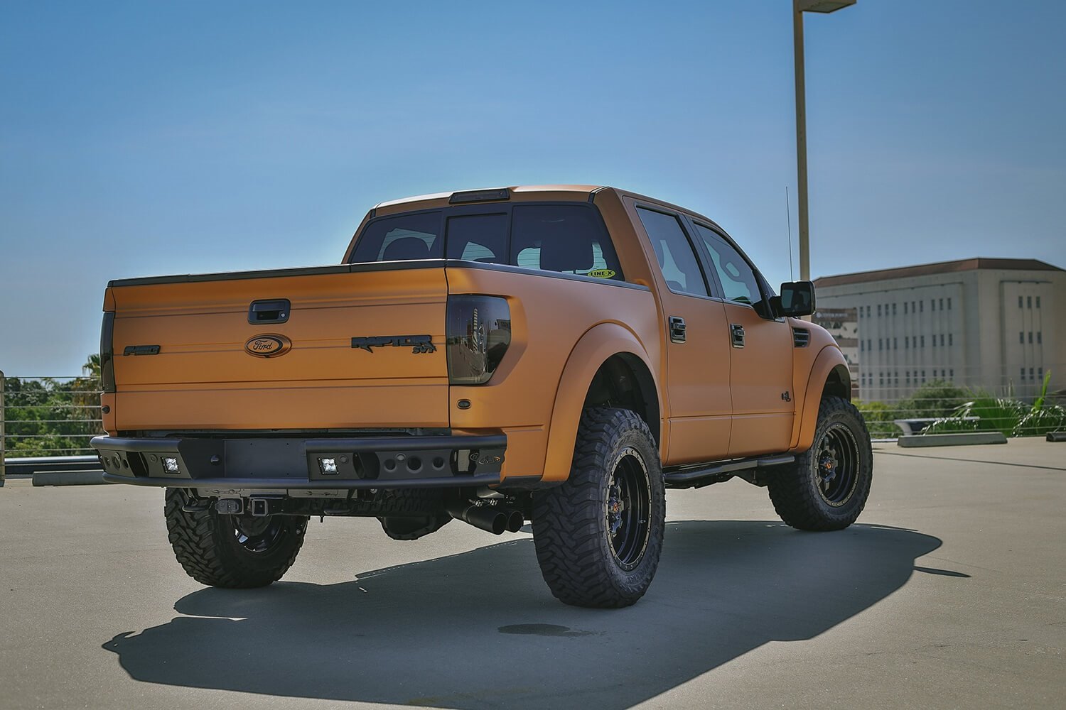 10-14 Ford Raptor / 09-14 Ford F-150 / 11-14 Ford Ecoboost F-150 Dimple R rear bumper set up for dua