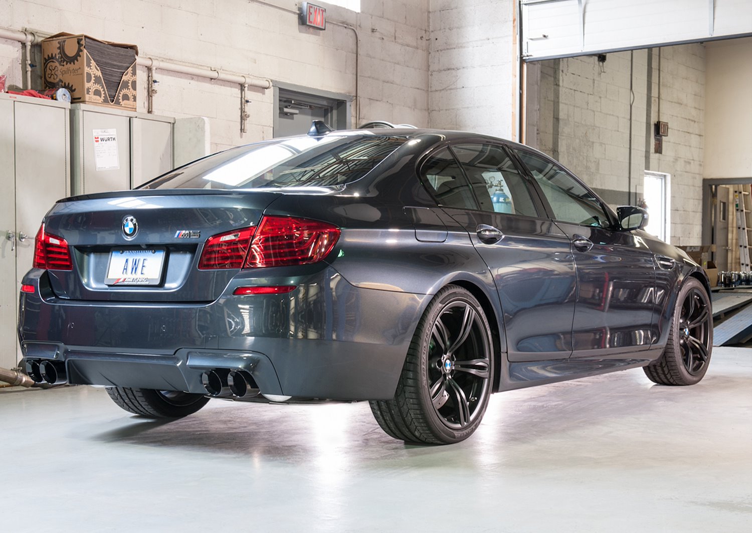 AWE Touring Edition Axle Back Exhaust for BMW F10 M5, Diamond Black Tips