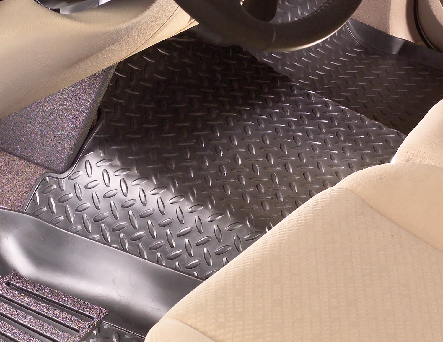 Black Center Hump Floor Liner, 1999-04 Chevrolet Silverado Regular Cab, HD Series