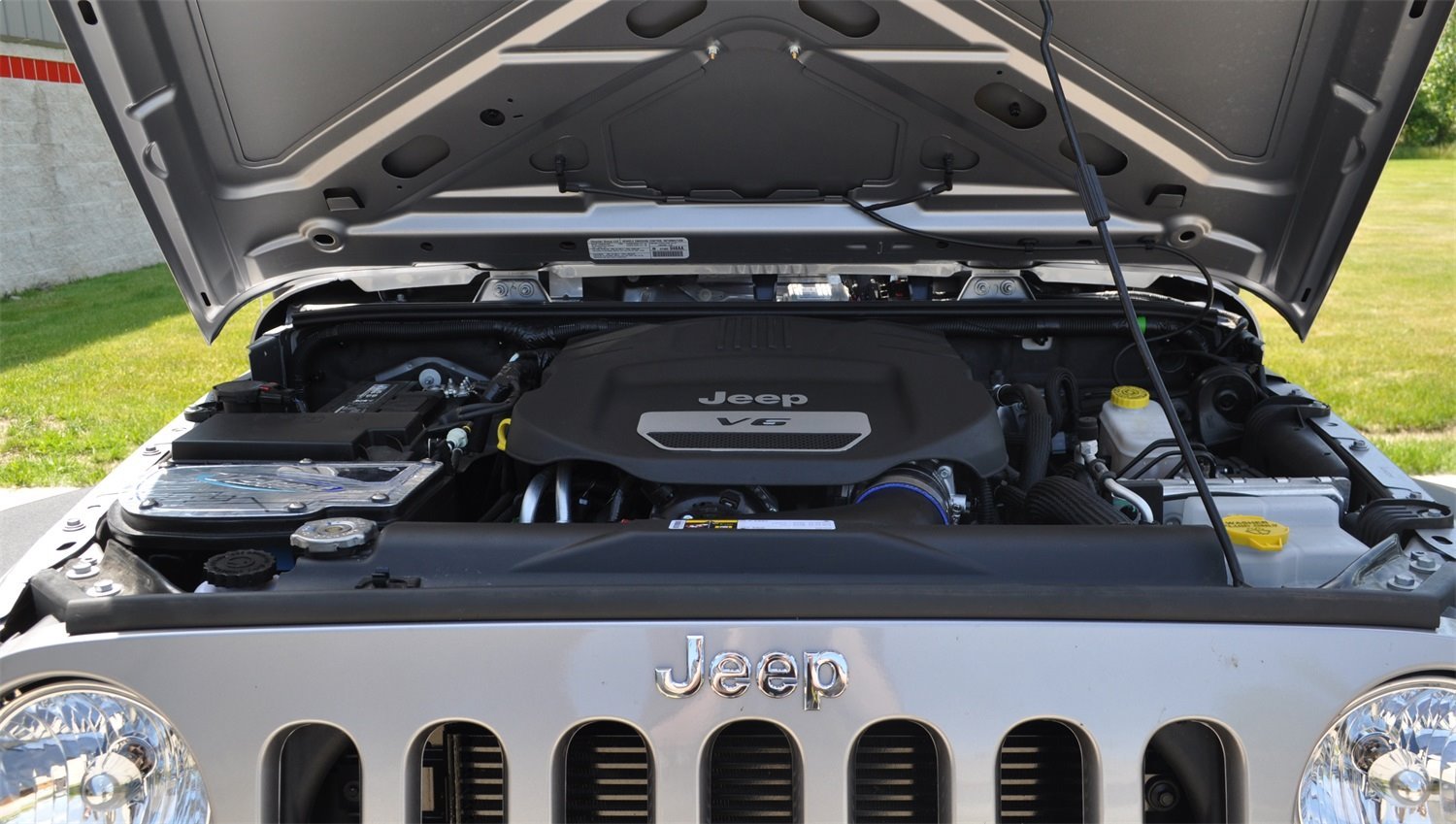 Volant 176366: Closed Box Cold Air Intake Kit 2012-2015 Jeep Wrangler JK  3.6L JEGS